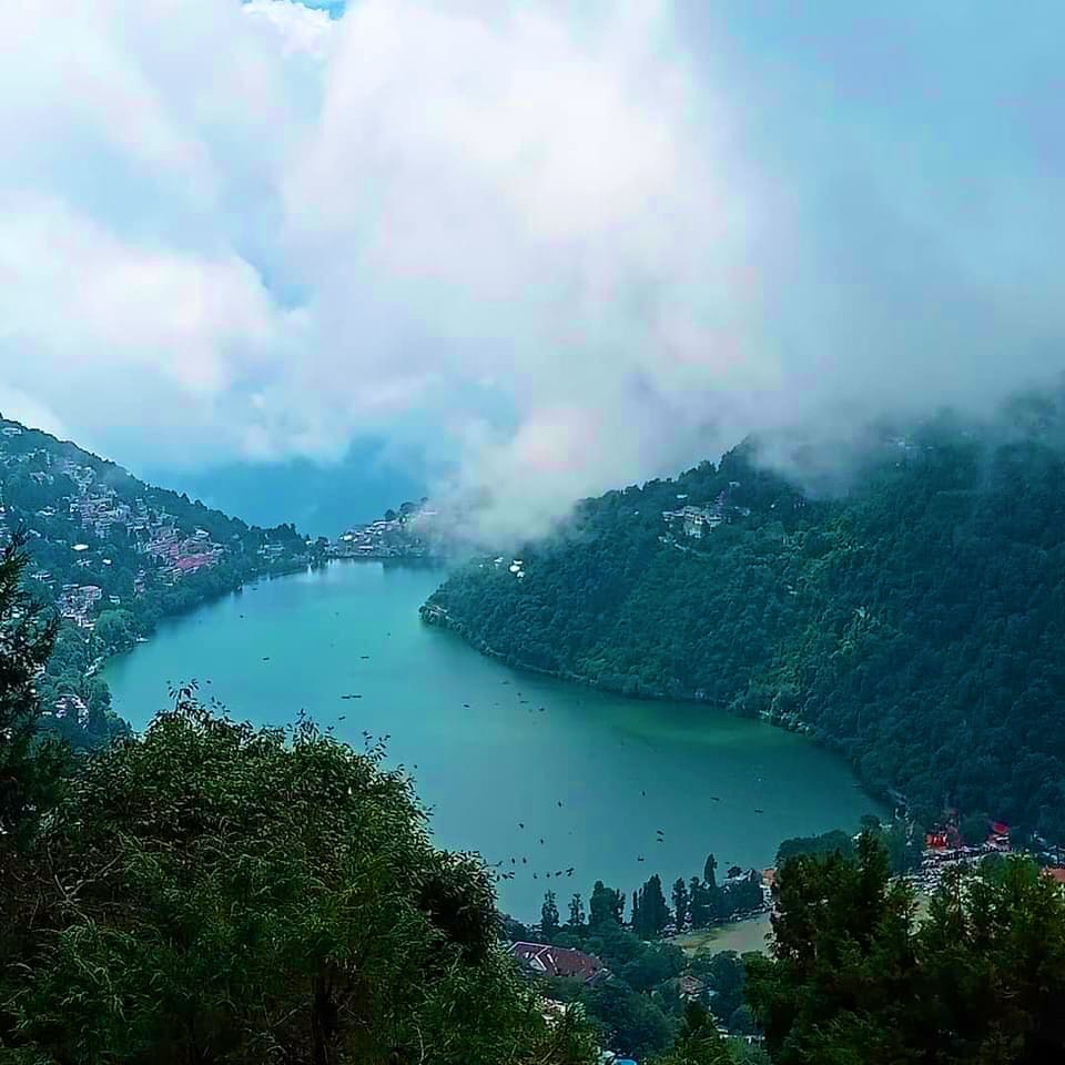 nainital ki jheel ka ek drishya