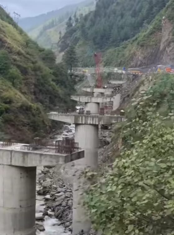 roads in uttarakhand through river