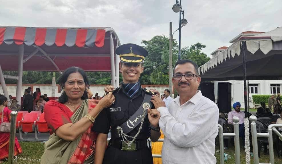 Uttarakhand's daughter Meenakshi becomes lieutenant in the army.